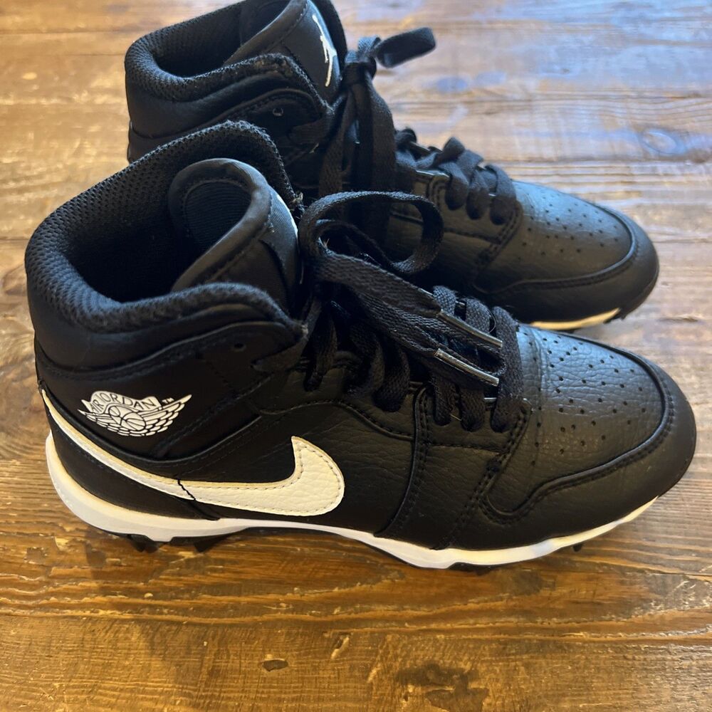 Nike Air Jordan 1 Mid Youth Cleat Sz 2Y Black Baseball Football HF6883-001 EUC